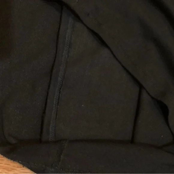 Elegant Black Sleeveless Dress - Picture 5 of 6